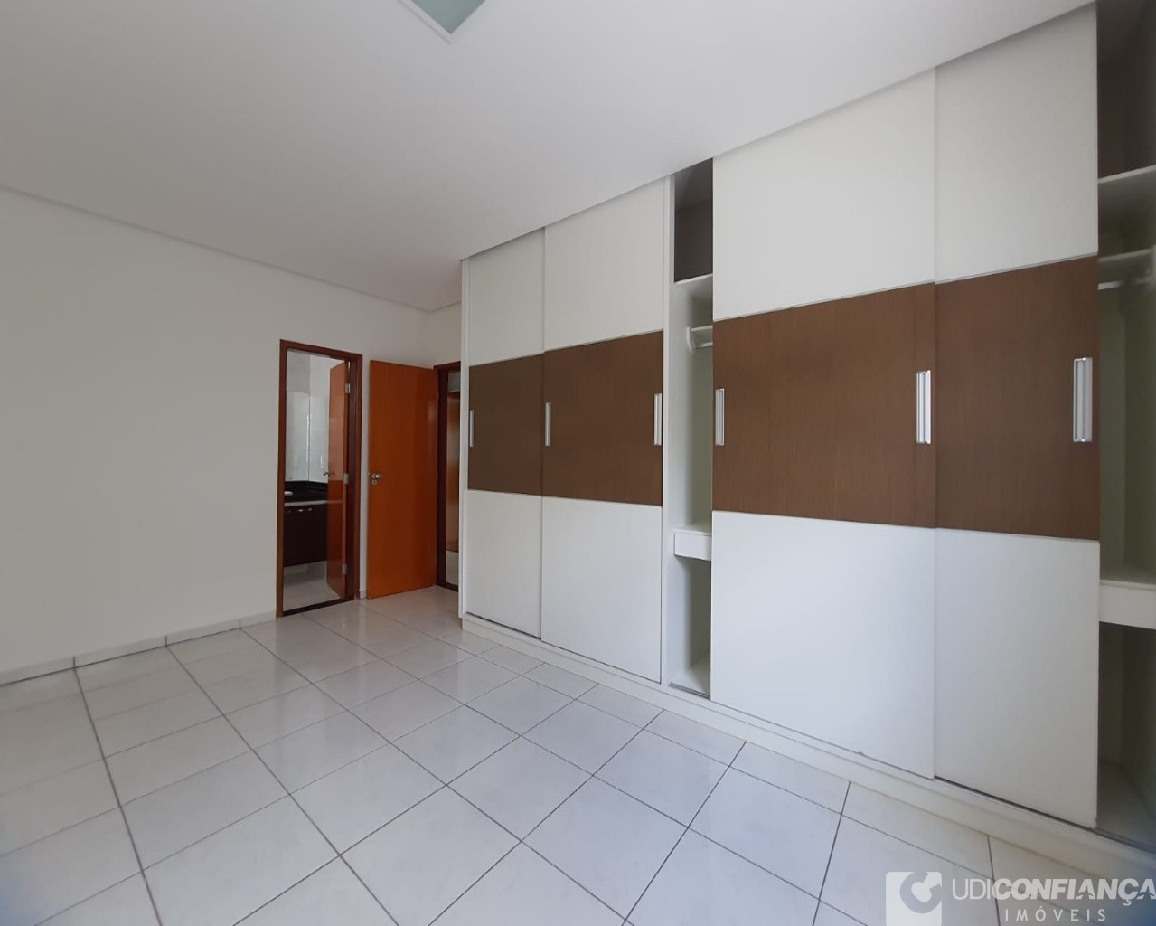 Casa à venda com 3 quartos, 242m² - Foto 16