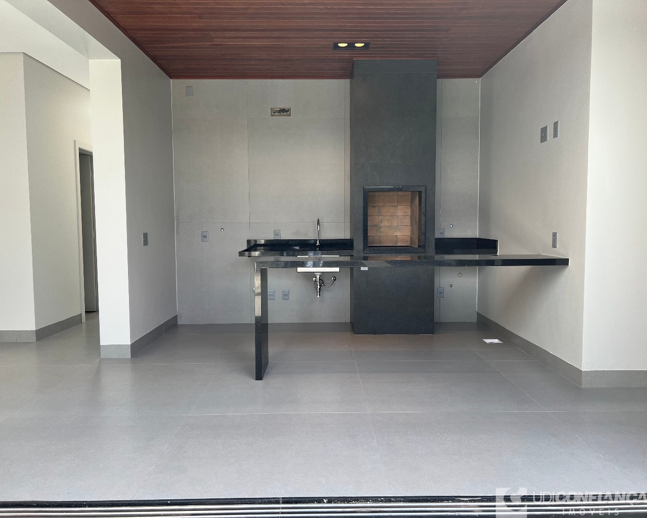 Casa à venda com 3 quartos, 210m² - Foto 3