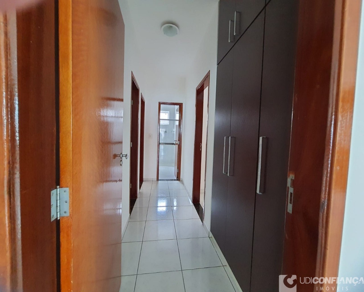 Casa à venda com 3 quartos, 242m² - Foto 15