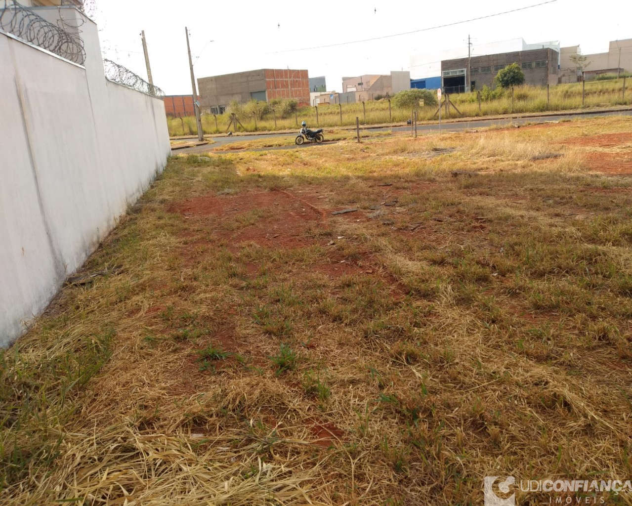 Terreno à venda, 300m² - Foto 1