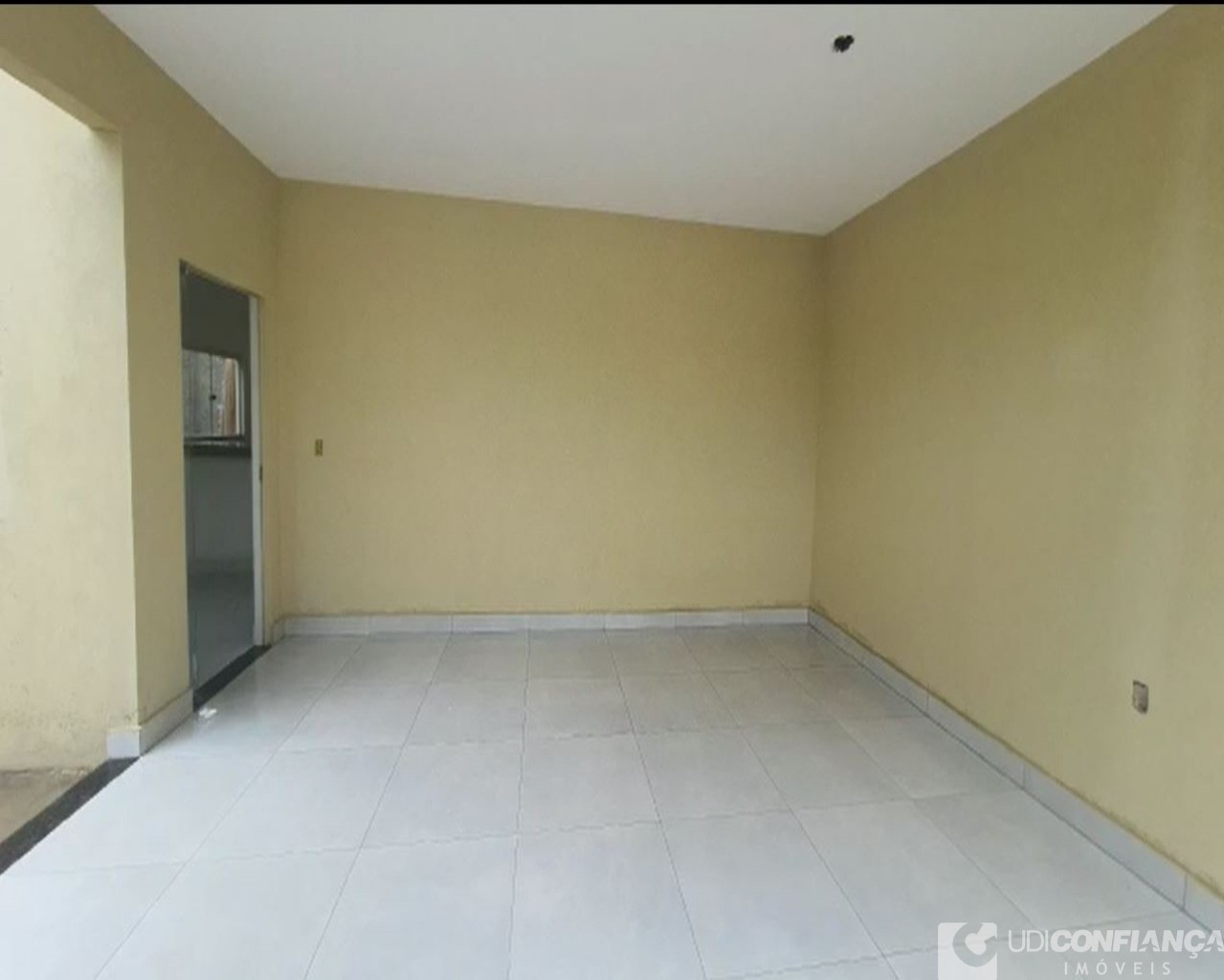 Casa à venda com 3 quartos, 100m² - Foto 1