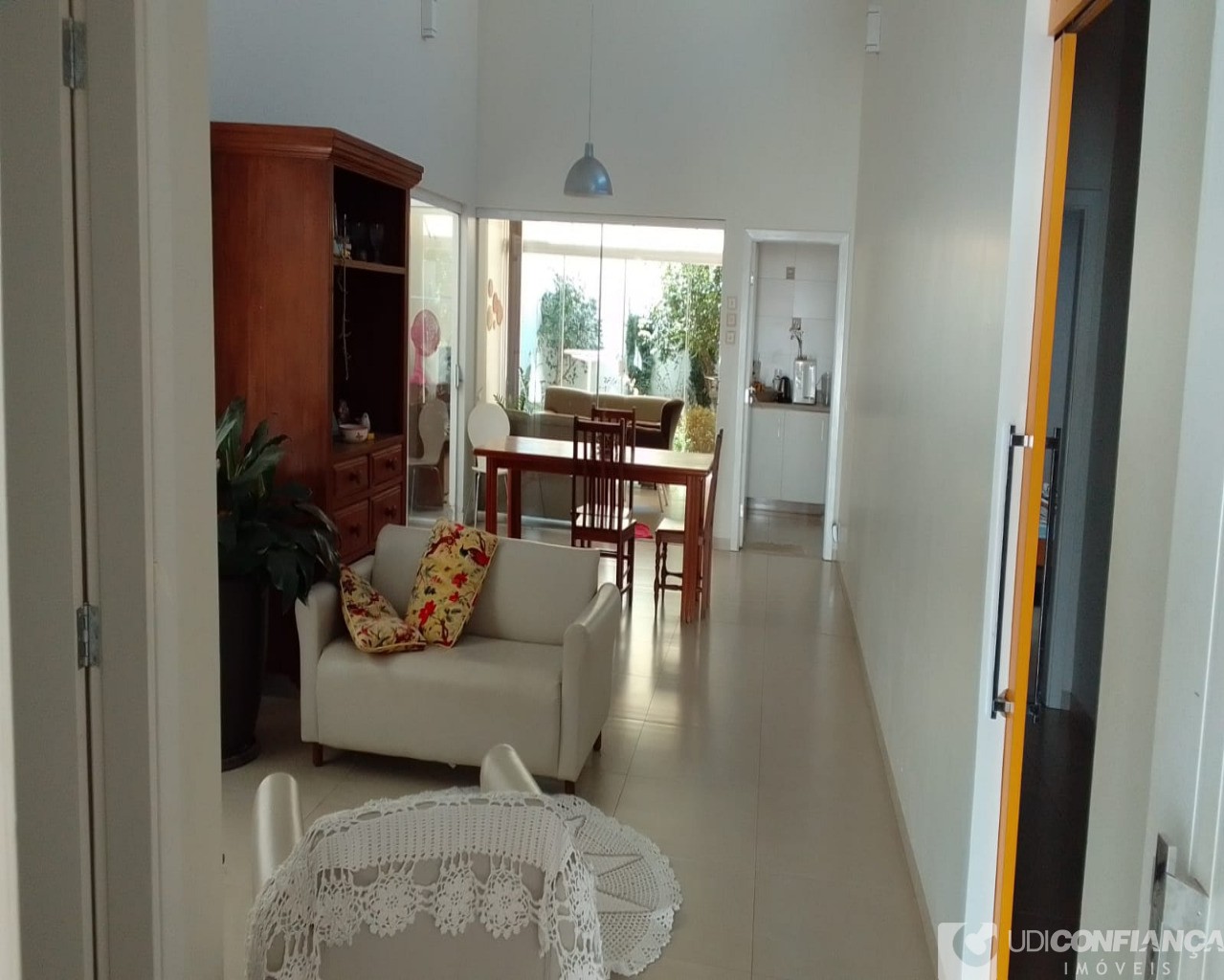 Casa à venda com 4 quartos, 200m² - Foto 4