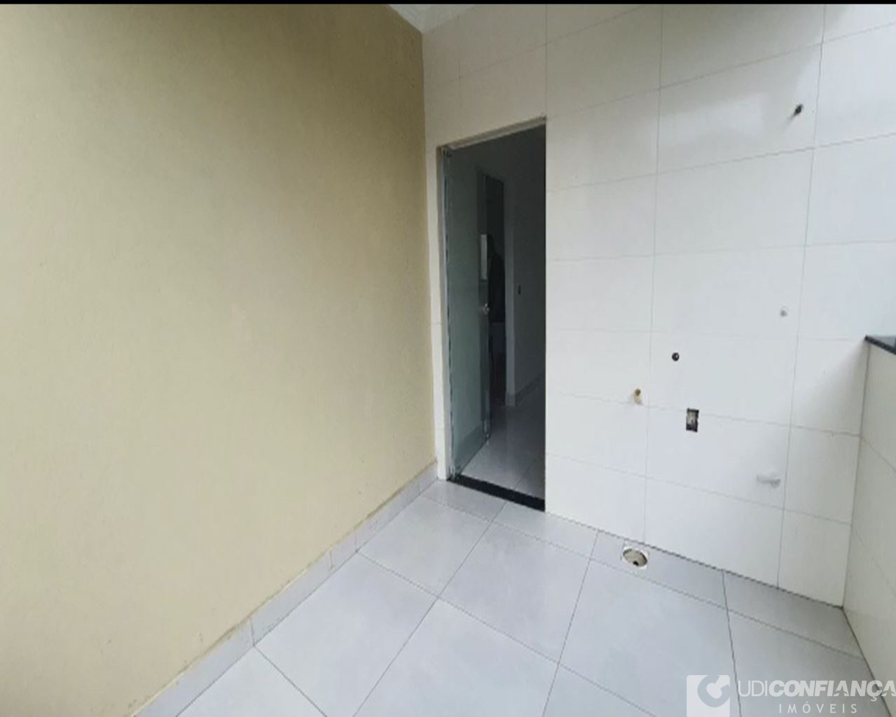 Casa à venda com 3 quartos, 100m² - Foto 4