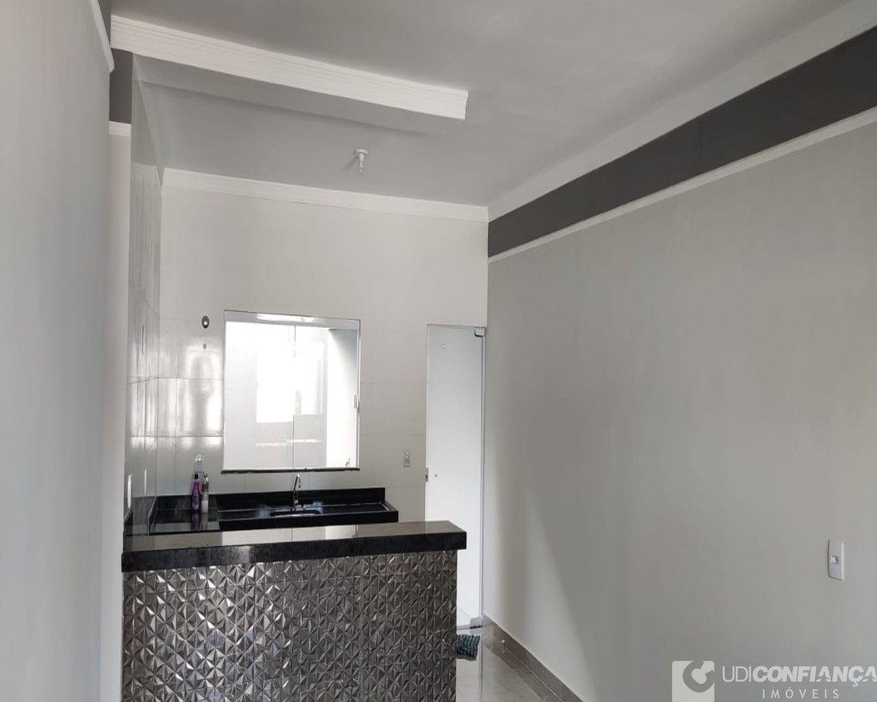 Casa à venda com 2 quartos, 70m² - Foto 4