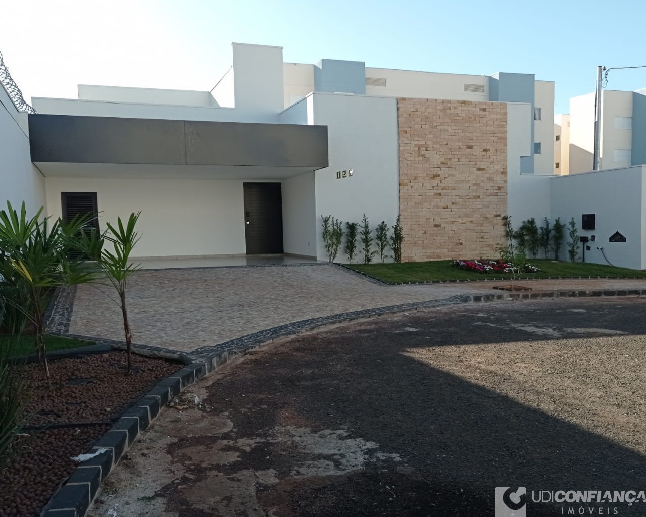 Casa à venda com 3 quartos, 162m² - Foto 1