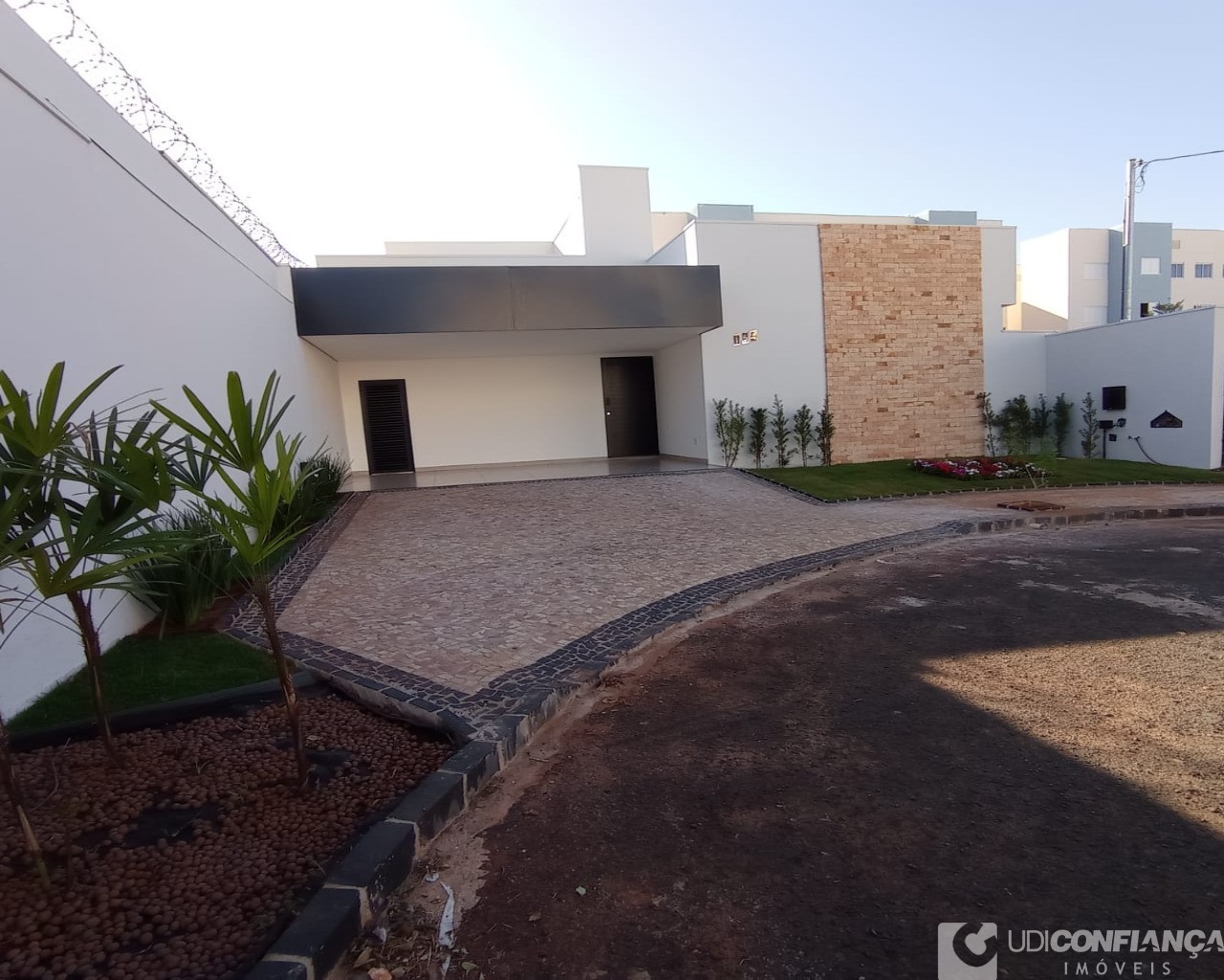 Casa à venda com 3 quartos, 162m² - Foto 2