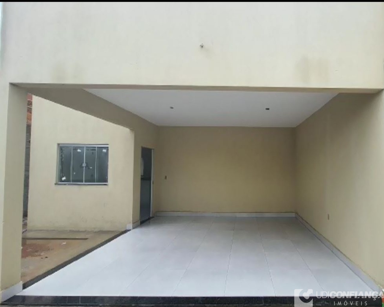 Casa à venda com 3 quartos, 100m² - Foto 2