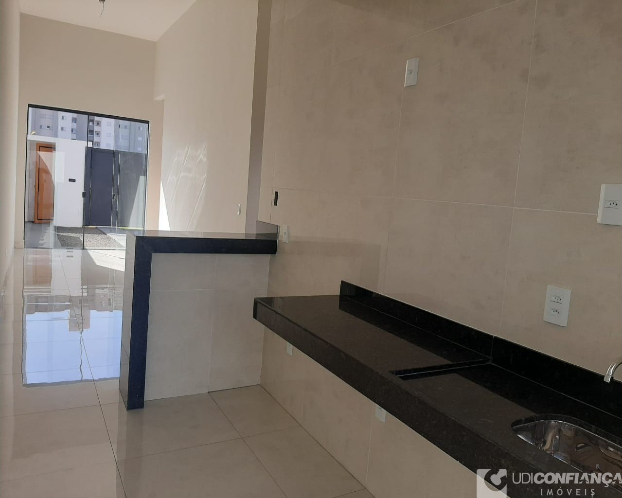 Casa à venda com 2 quartos, 60m² - Foto 4