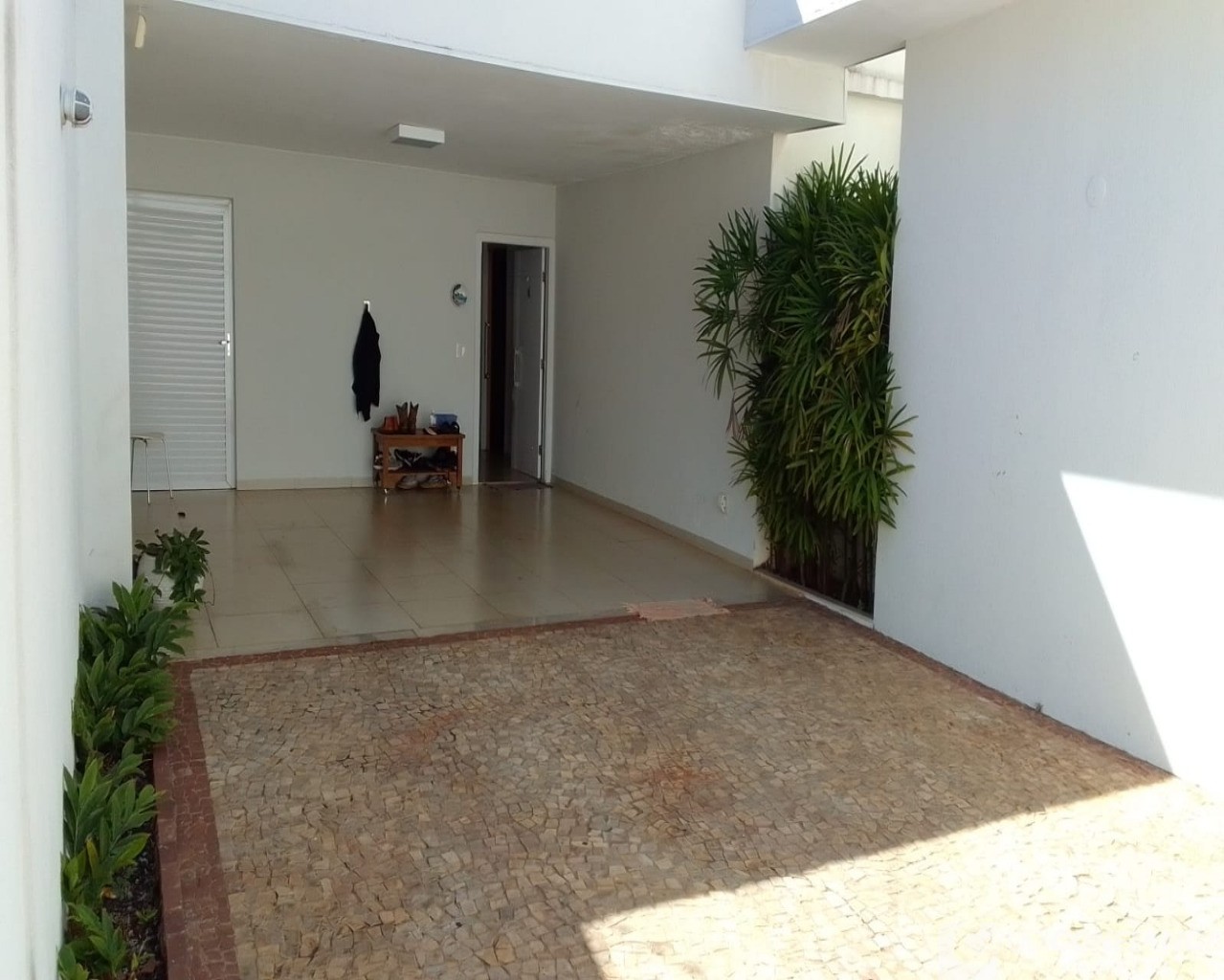 Casa à venda com 4 quartos, 200m² - Foto 1