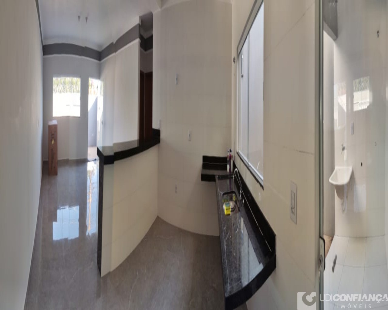 Casa à venda com 2 quartos, 70m² - Foto 3