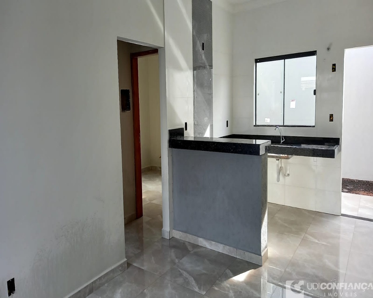 Casa à venda com 2 quartos, 50m² - Foto 5