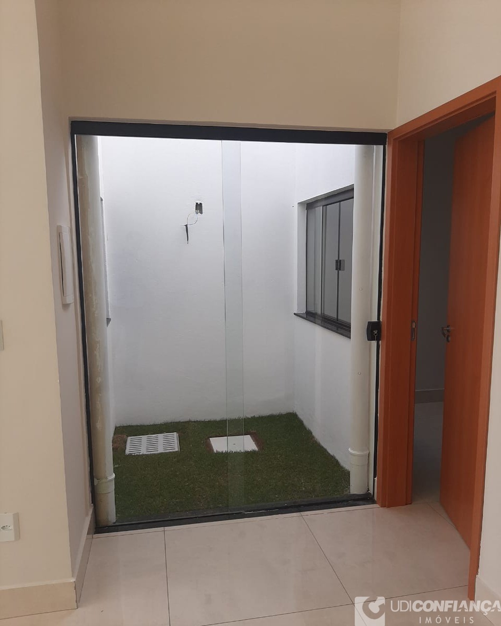 Casa à venda com 2 quartos, 60m² - Foto 8