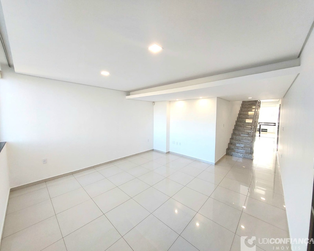 Apartamento à venda com 3 quartos, 150m² - Foto 1