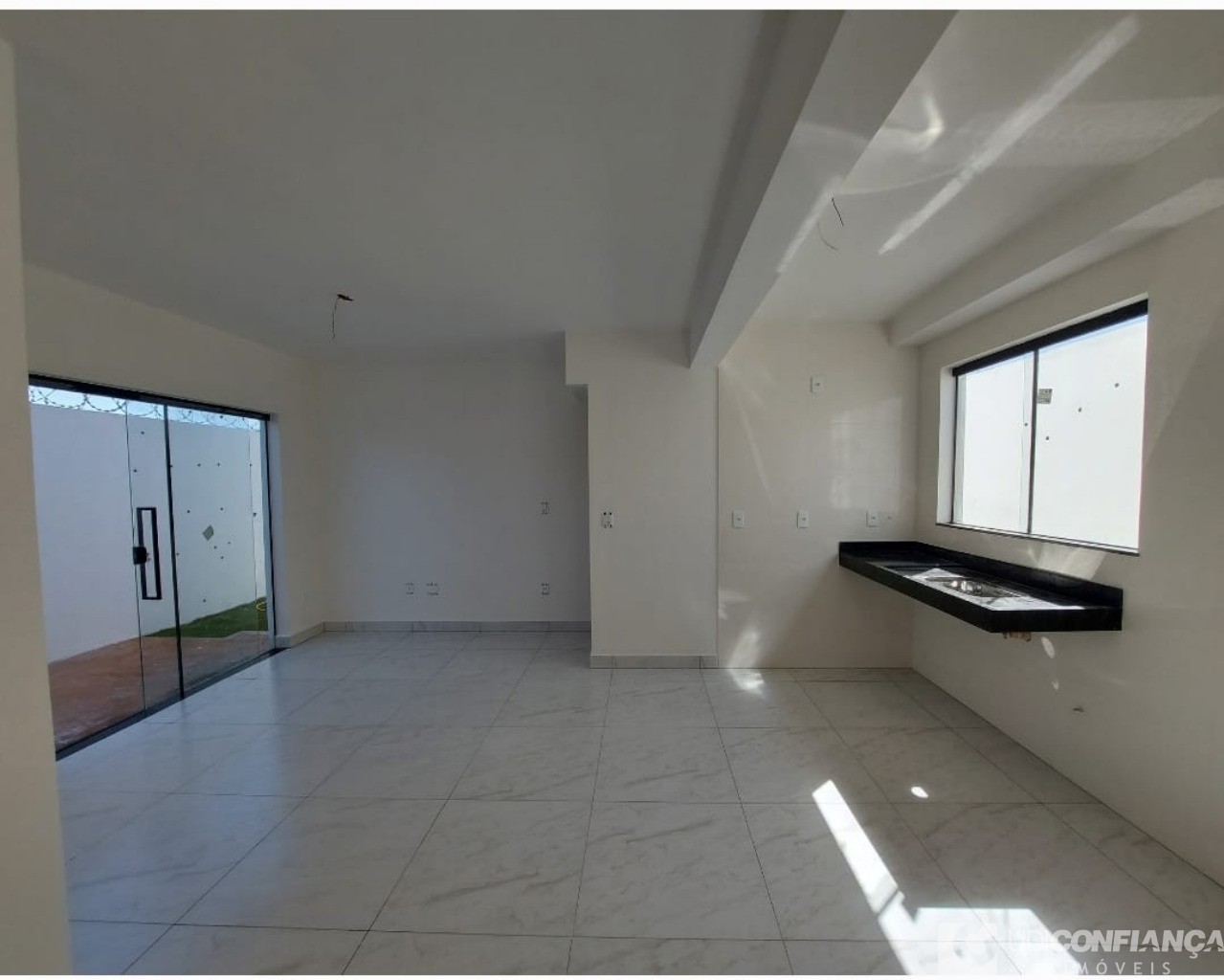 Apartamento à venda com 2 quartos, 61m² - Foto 1