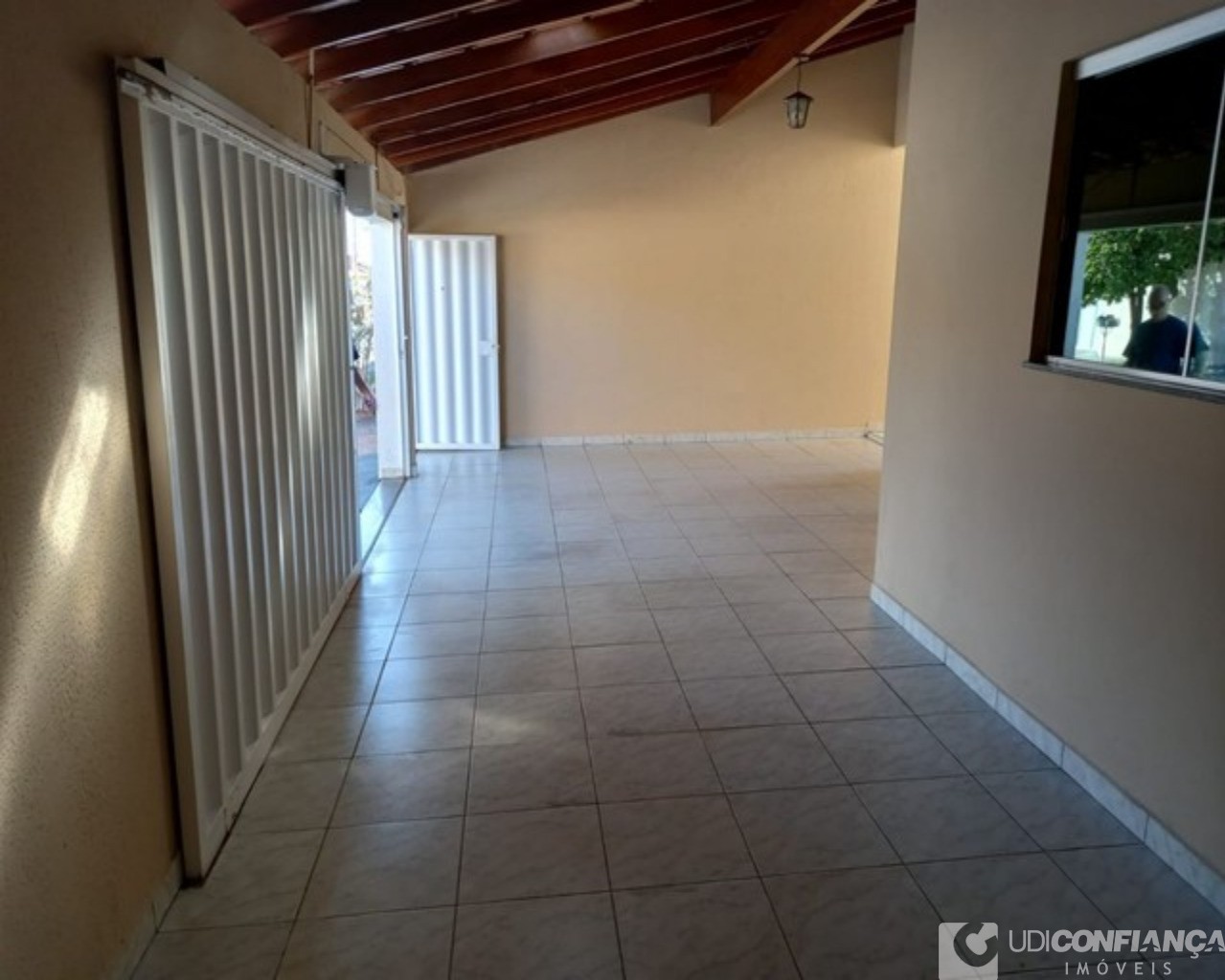 Casa à venda com 3 quartos, 120m² - Foto 2