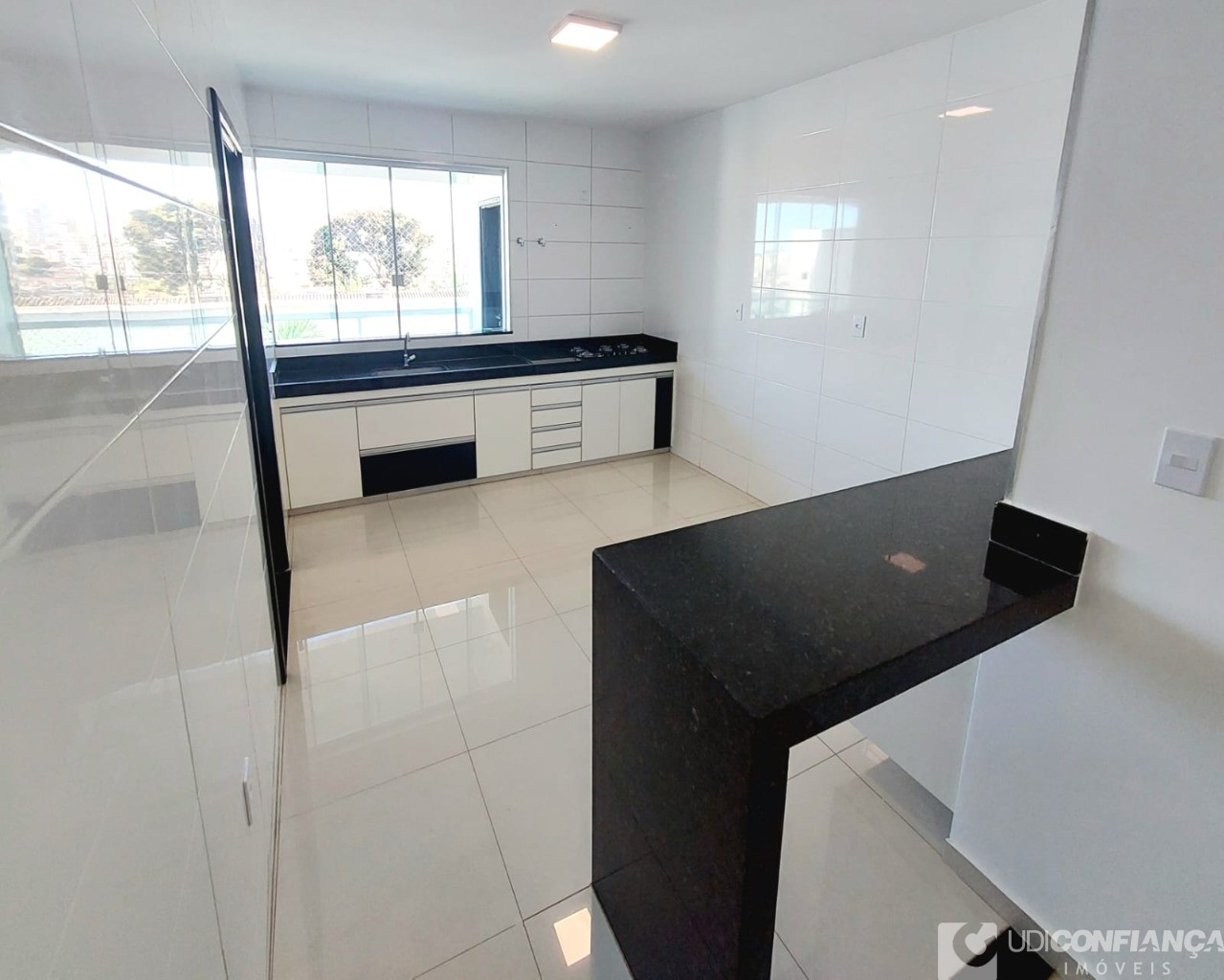 Apartamento à venda com 3 quartos, 150m² - Foto 5