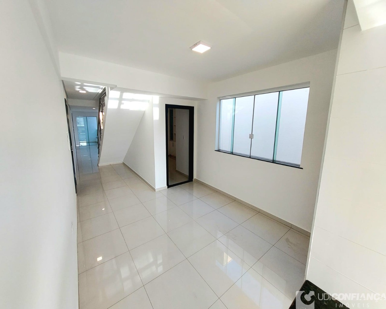 Apartamento à venda com 3 quartos, 150m² - Foto 3