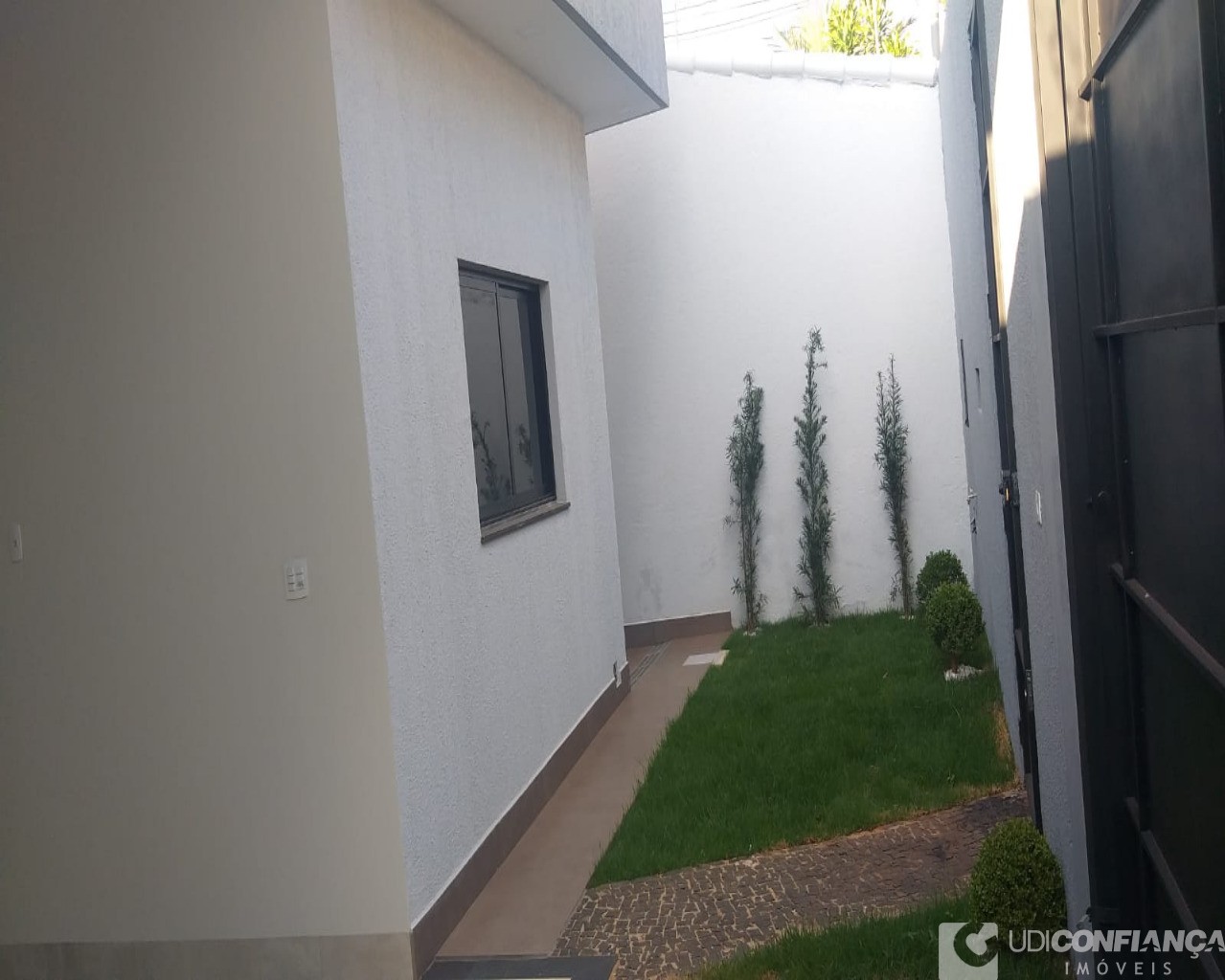 Casa à venda com 3 quartos, 200m² - Foto 3