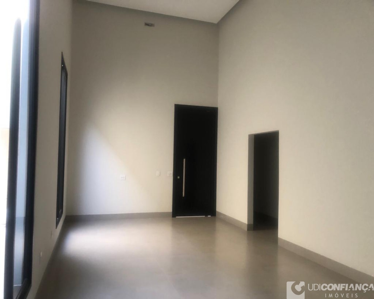 Casa à venda com 3 quartos, 247m² - Foto 1