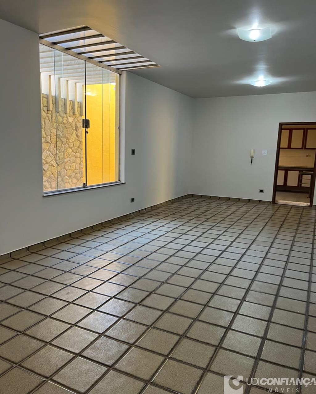 Casa à venda com 6 quartos, 415m² - Foto 2