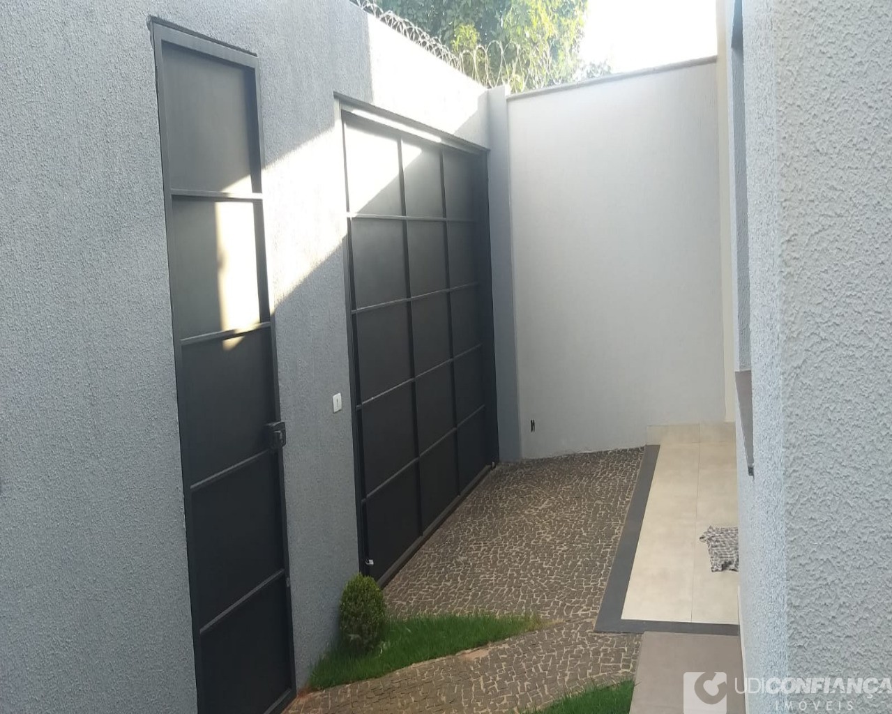 Casa à venda com 3 quartos, 200m² - Foto 2