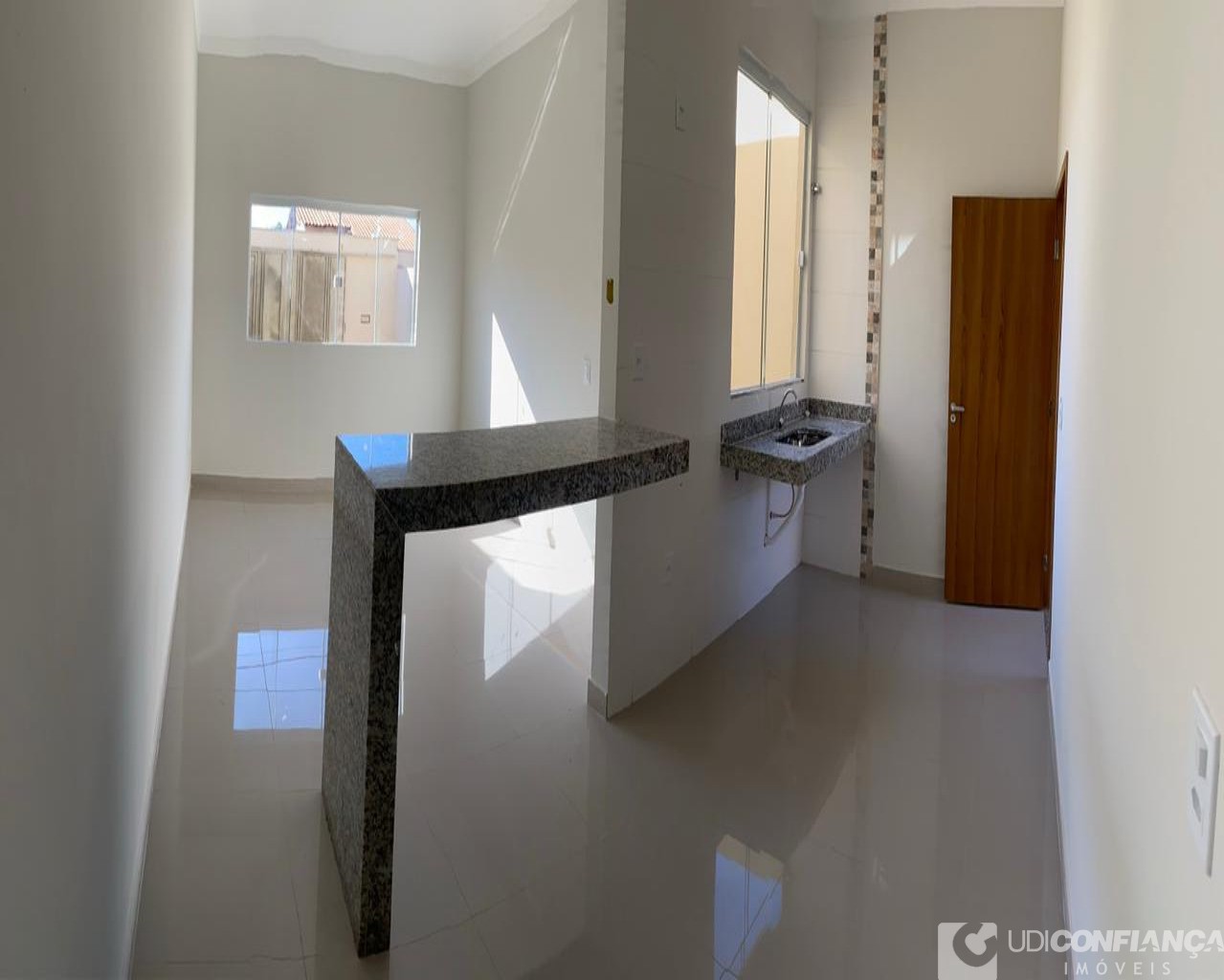 Casa à venda com 2 quartos, 60m² - Foto 13