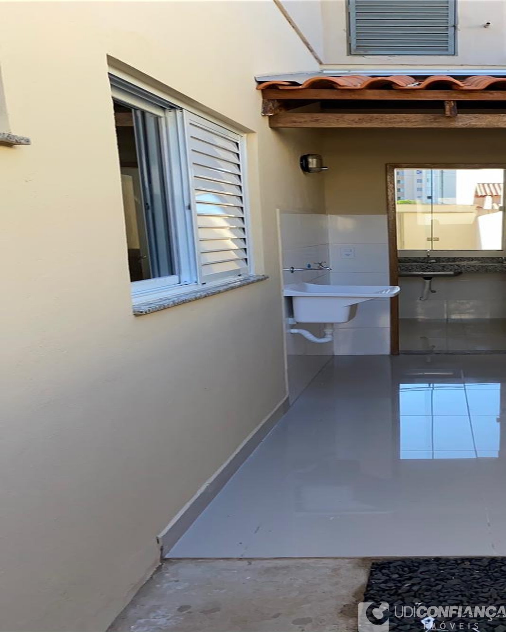 Casa à venda com 2 quartos, 60m² - Foto 15