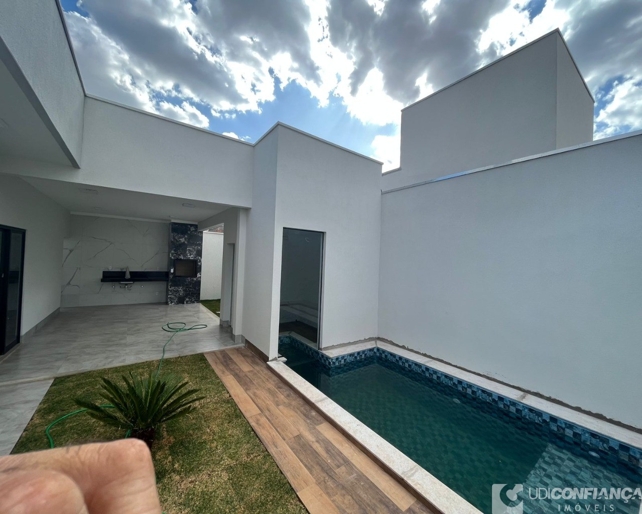 Casa à venda com 3 quartos, 205m² - Foto 1