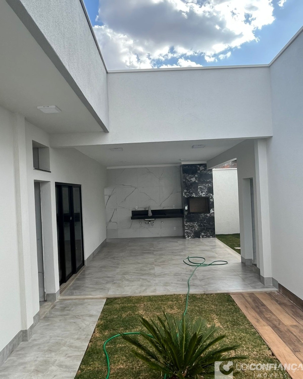 Casa à venda com 3 quartos, 205m² - Foto 4