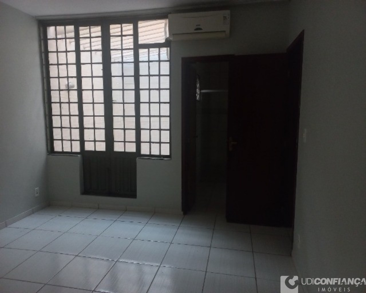 Casa à venda com 3 quartos, 200m² - Foto 3