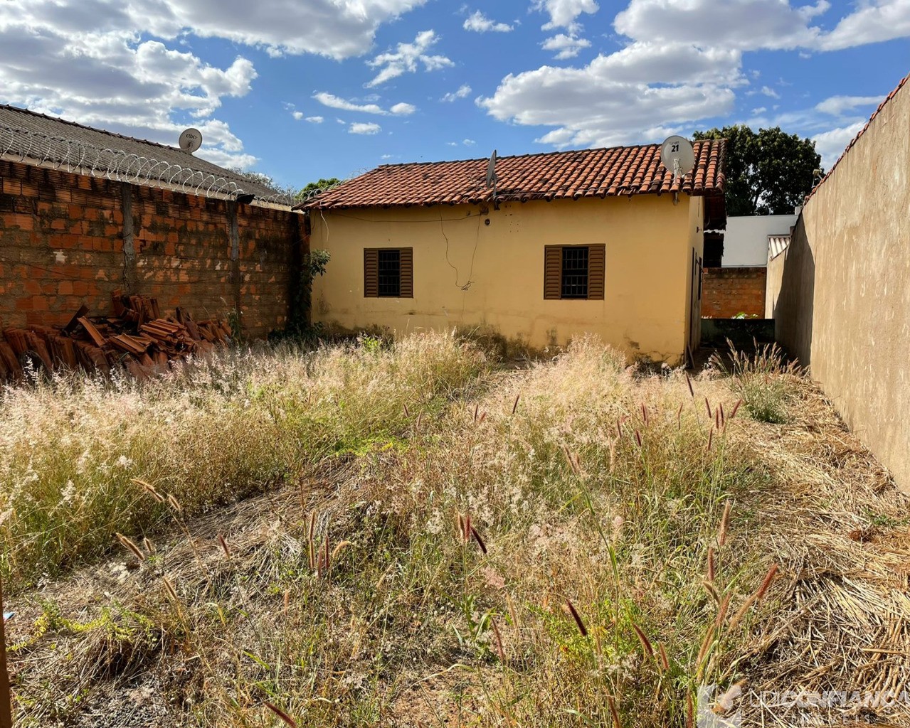 Terreno à venda, 300m² - Foto 1