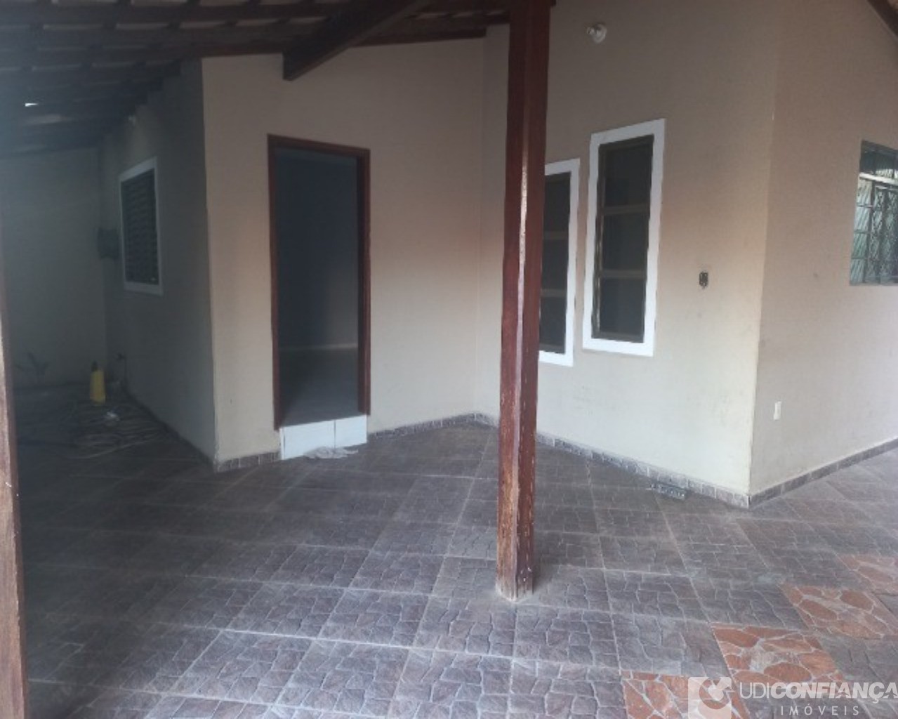 Casa à venda com 3 quartos, 200m² - Foto 2