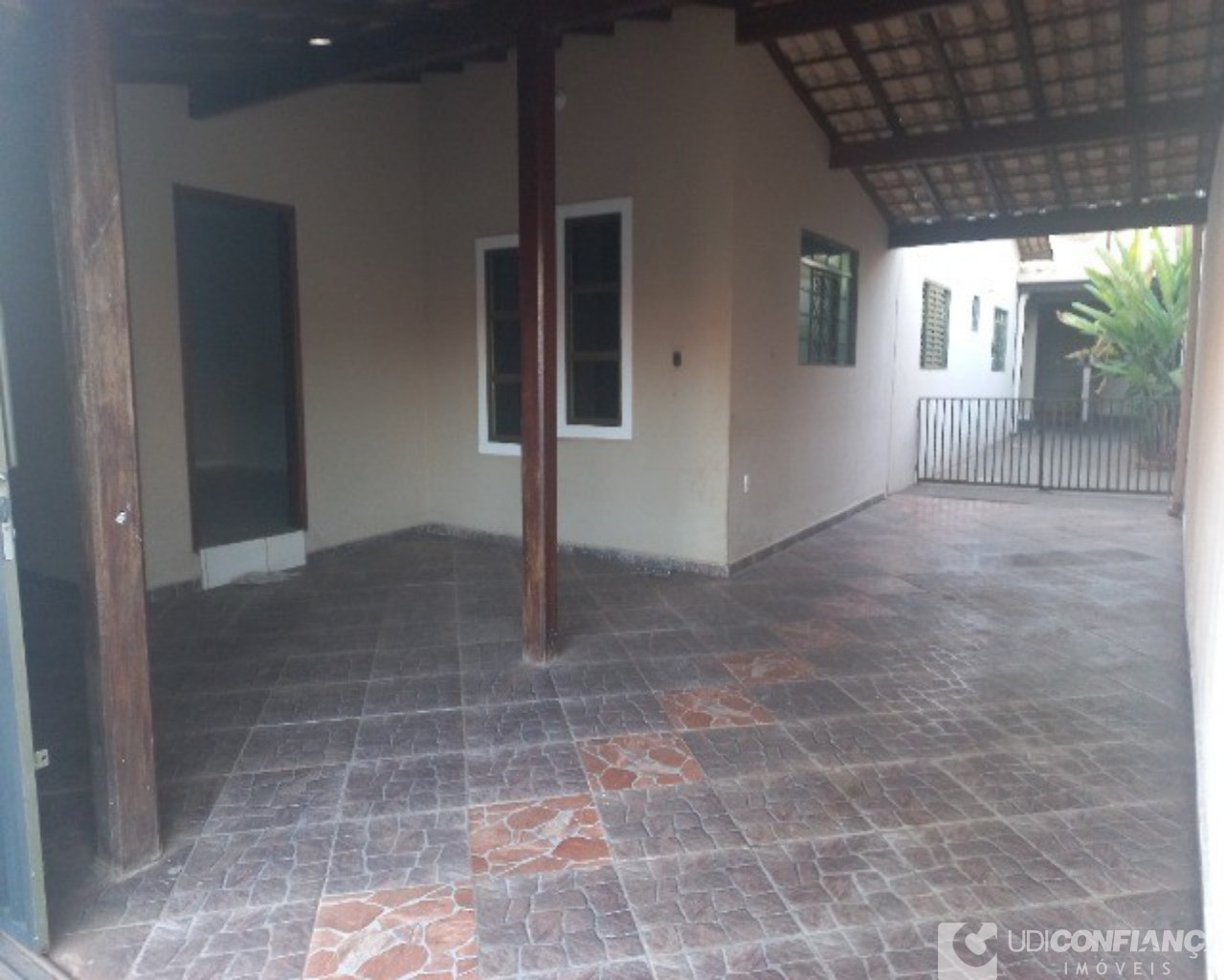 Casa à venda com 3 quartos, 200m² - Foto 1