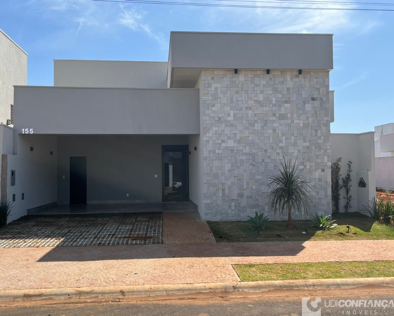 Casa à venda com 3 quartos, 205m² - Foto 2