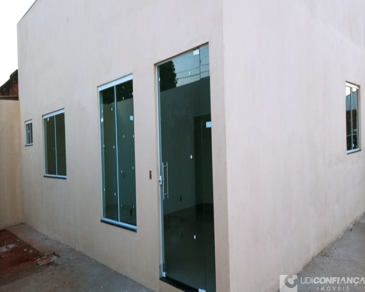 Casa à venda com 3 quartos, 110m² - Foto 1