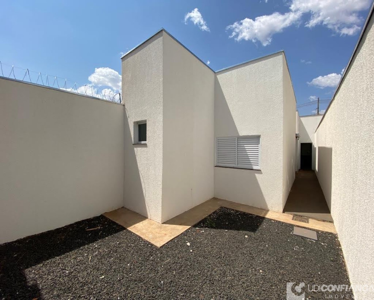 Casa à venda com 3 quartos, 75m² - Foto 3