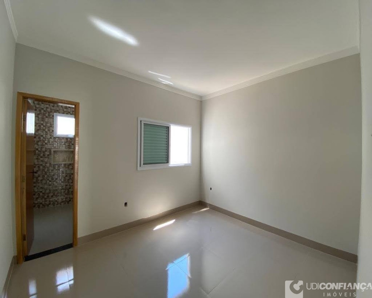 Casa à venda com 3 quartos, 75m² - Foto 1