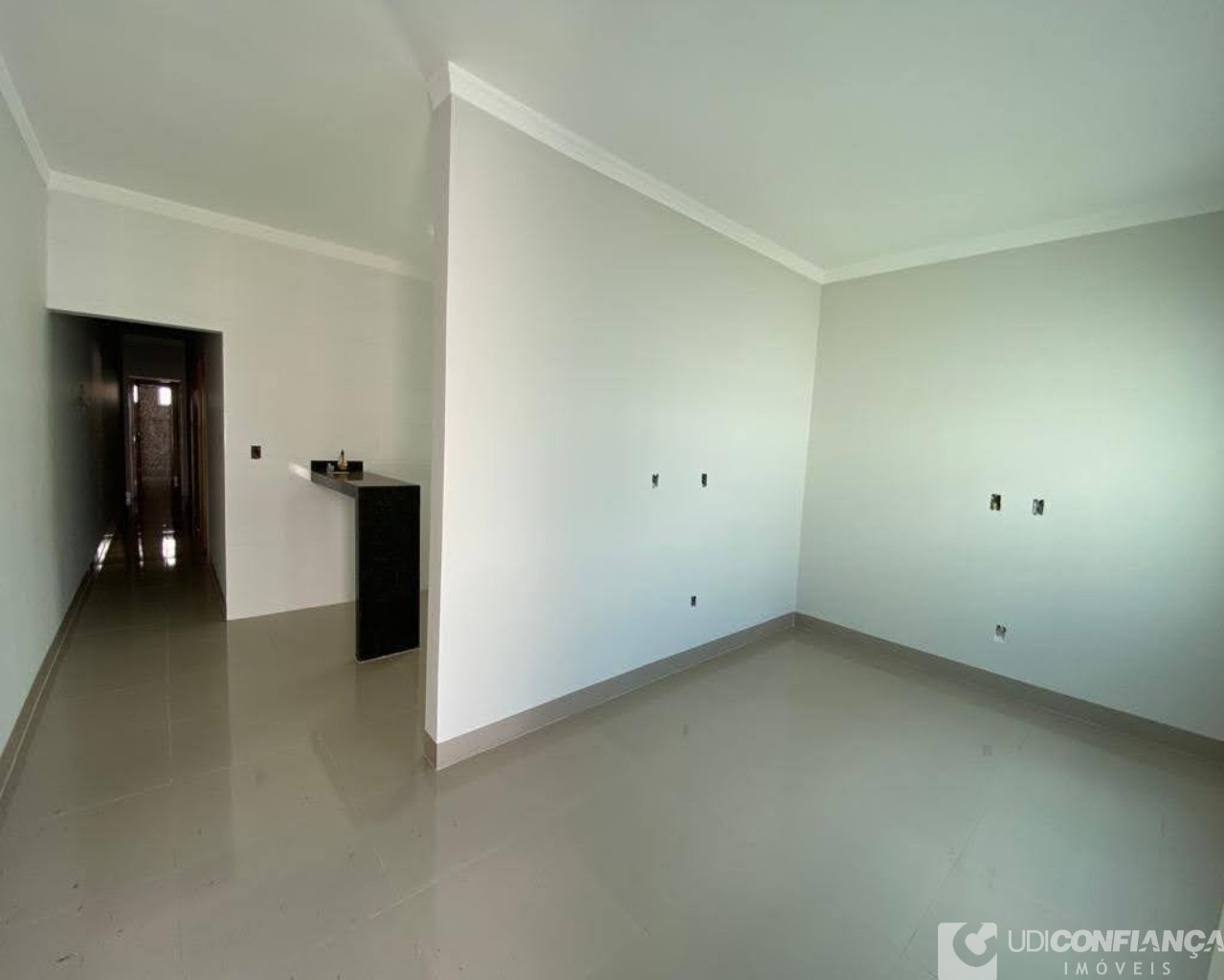 Casa à venda com 3 quartos, 75m² - Foto 2