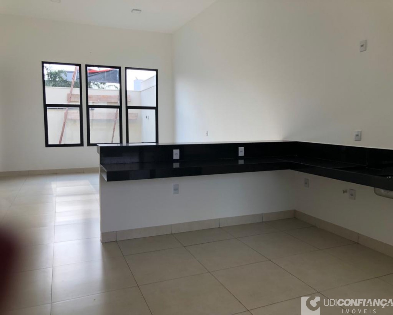 Casa à venda com 3 quartos, 154m² - Foto 2