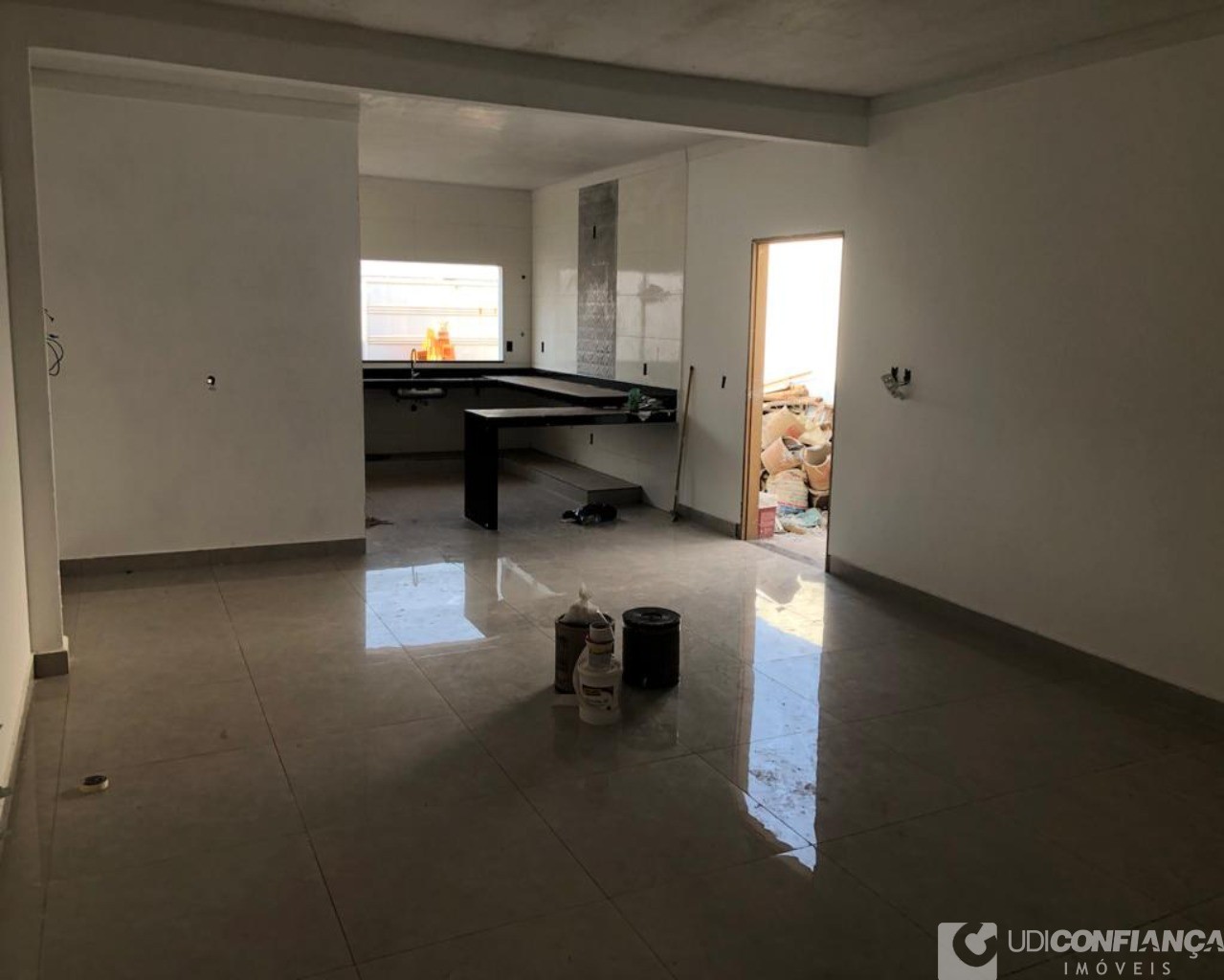 Casa à venda com 3 quartos, 140m² - Foto 1