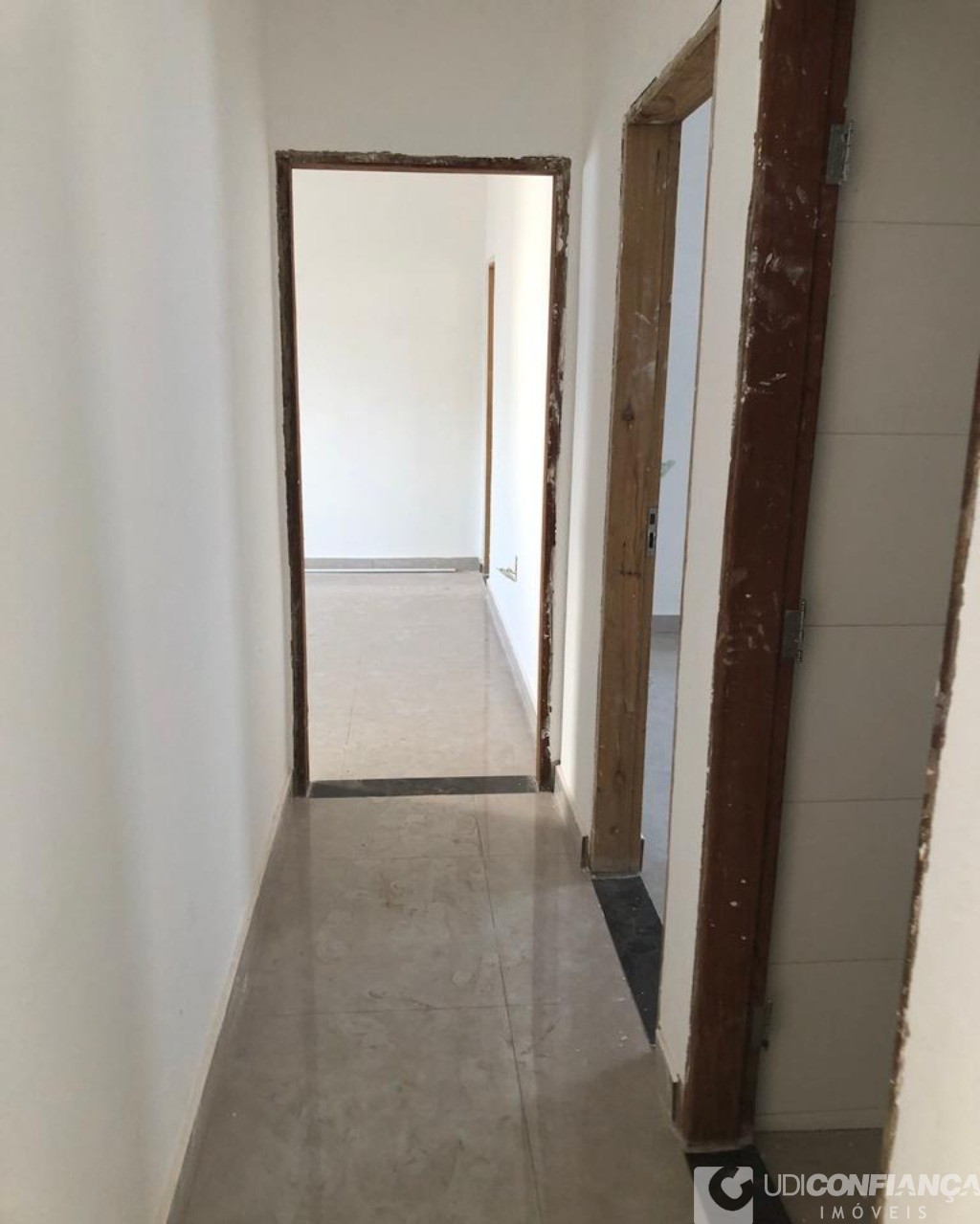 Casa à venda com 3 quartos, 140m² - Foto 2