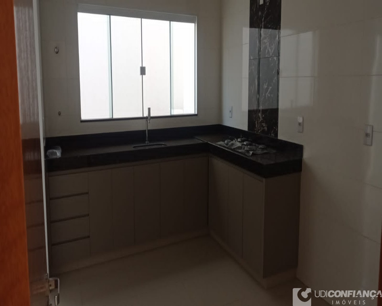 Casa à venda com 3 quartos, 180m² - Foto 4