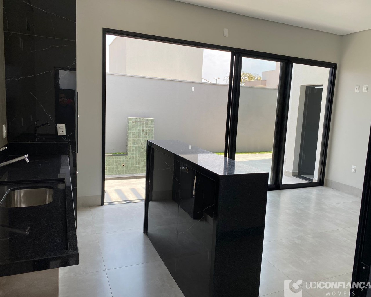 Casa à venda com 3 quartos, 360m² - Foto 4