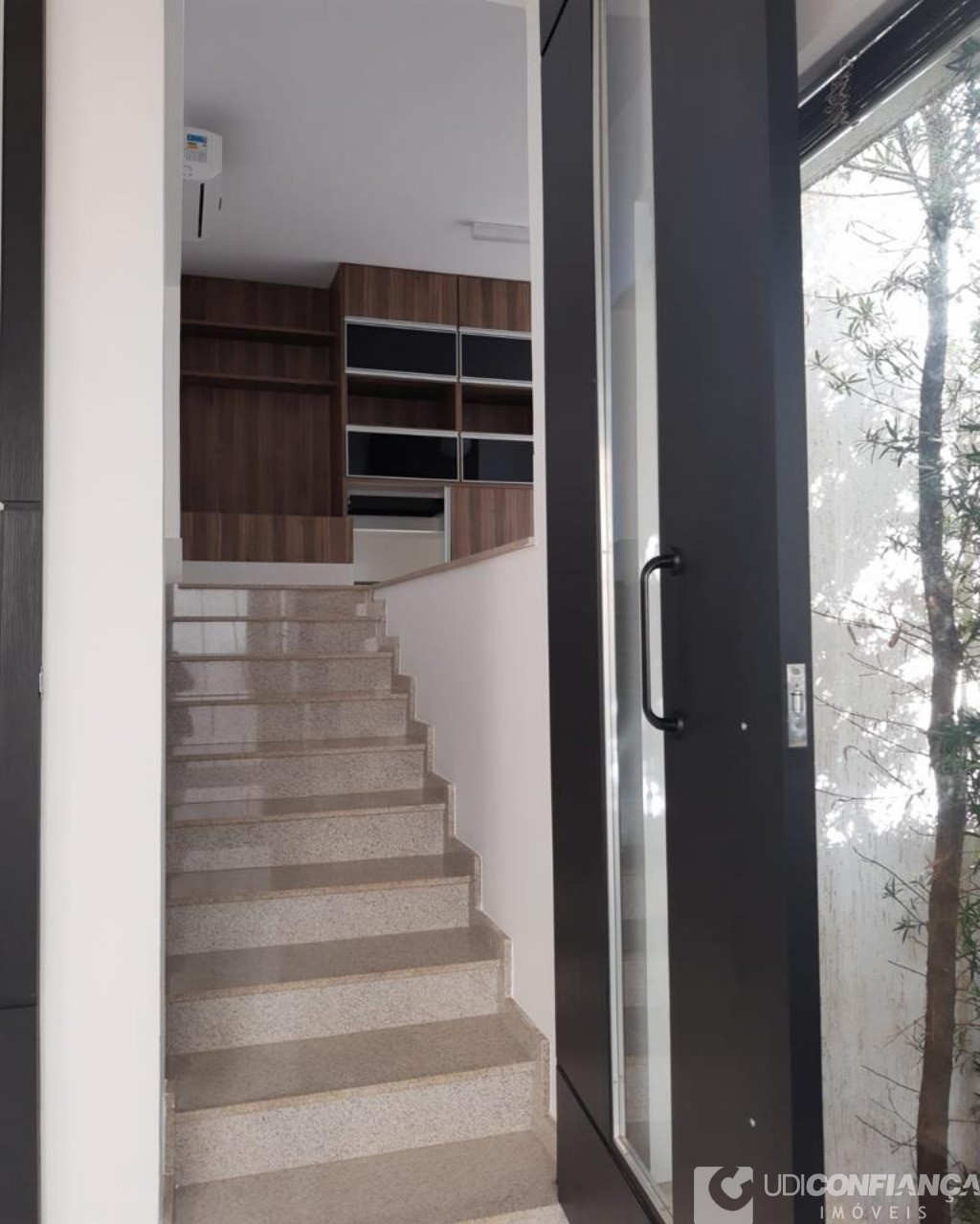 Casa à venda com 3 quartos, 315m² - Foto 2