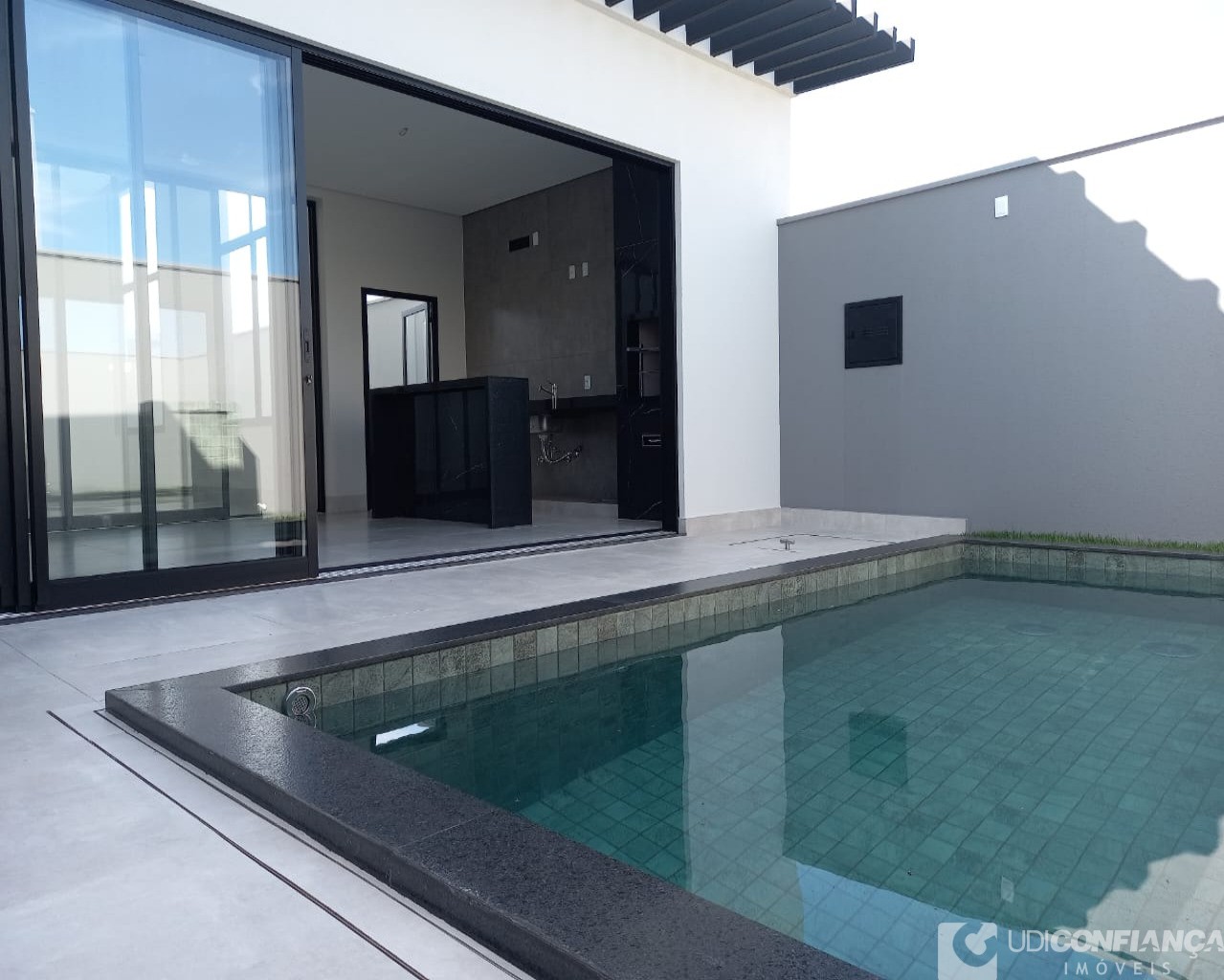 Casa à venda com 3 quartos, 360m² - Foto 1