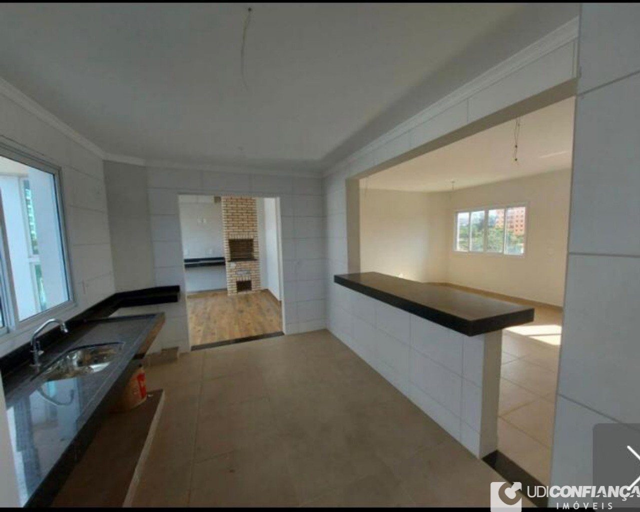 Apartamento à venda com 3 quartos, 127m² - Foto 2