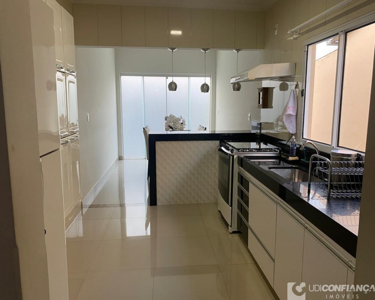 Casa à venda com 3 quartos, 220m² - Foto 10