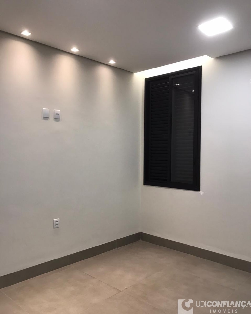 Casa à venda com 4 quartos, 215m² - Foto 11