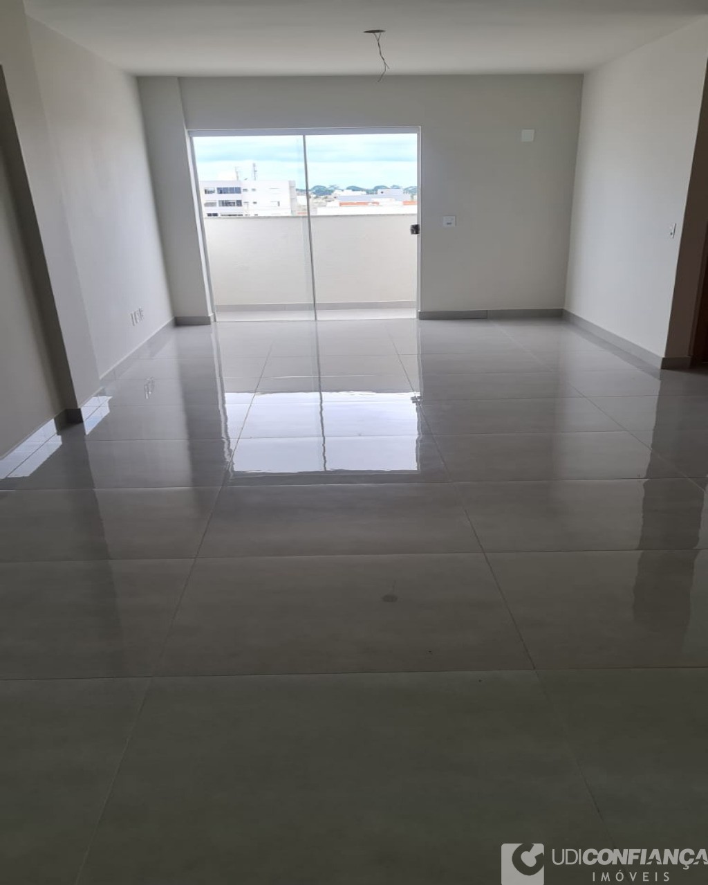 Apartamento à venda com 2 quartos, 56m² - Foto 1