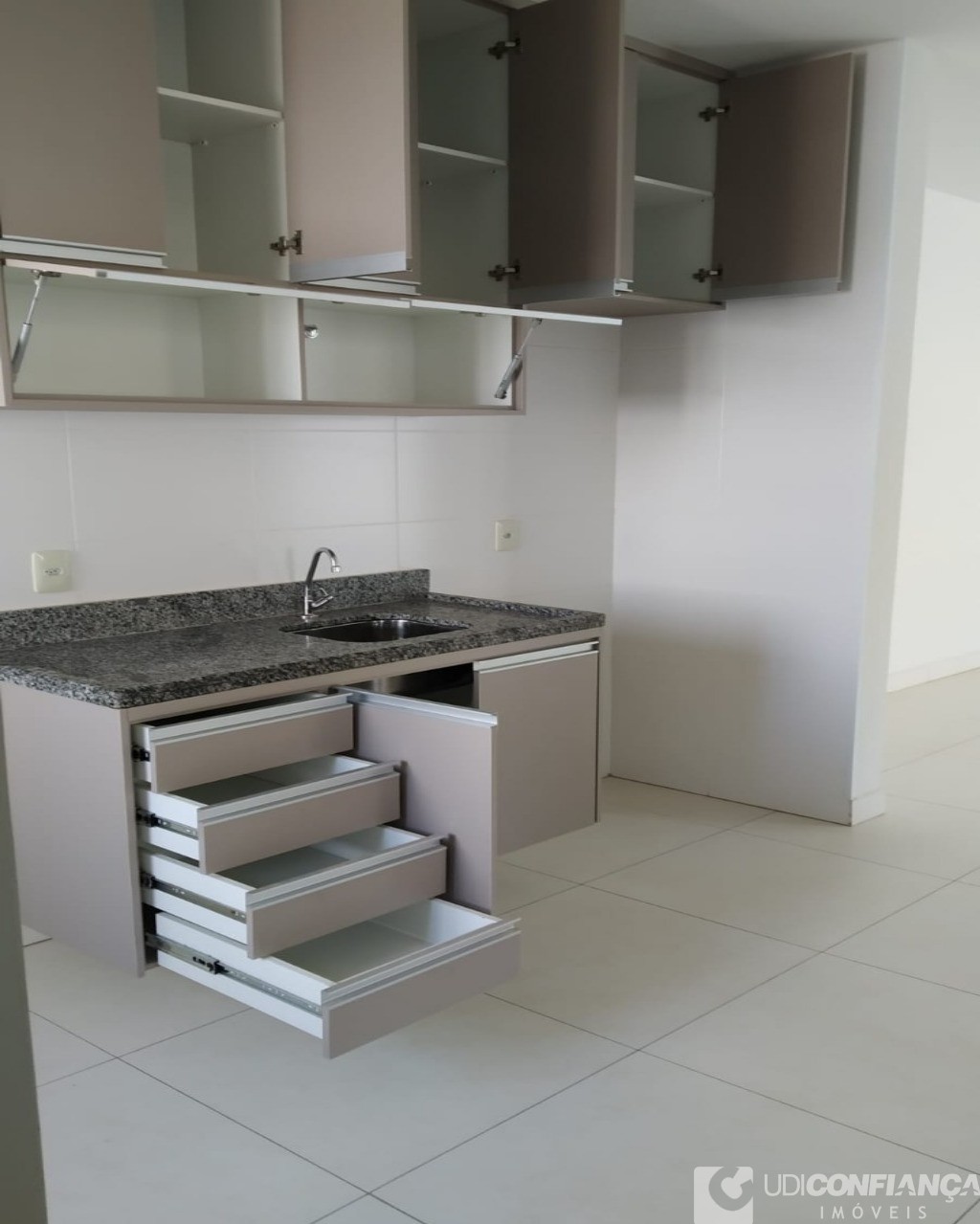 Apartamento à venda com 2 quartos, 60m² - Foto 7